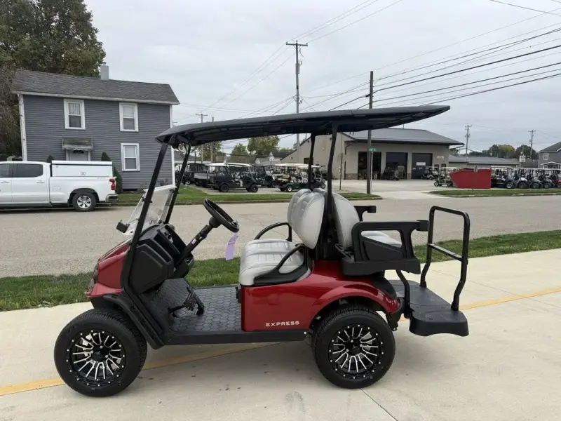 2025 E-Z-GO Express thumb 3