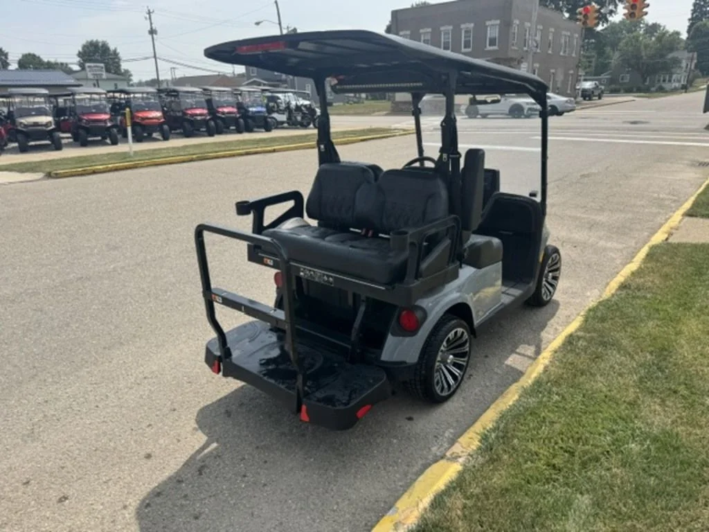 2026 E-Z-GO RXV ELiTE Lithium thumb 4