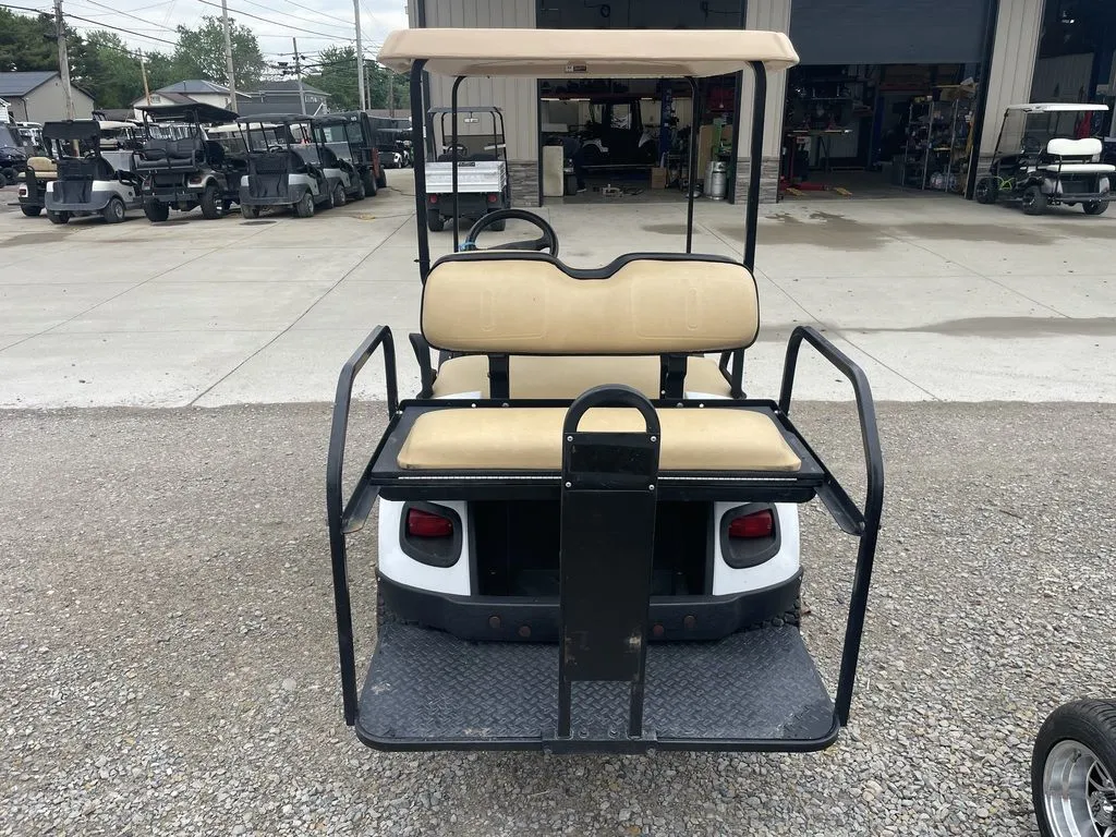 2018 E-Z-GO Express thumb 2