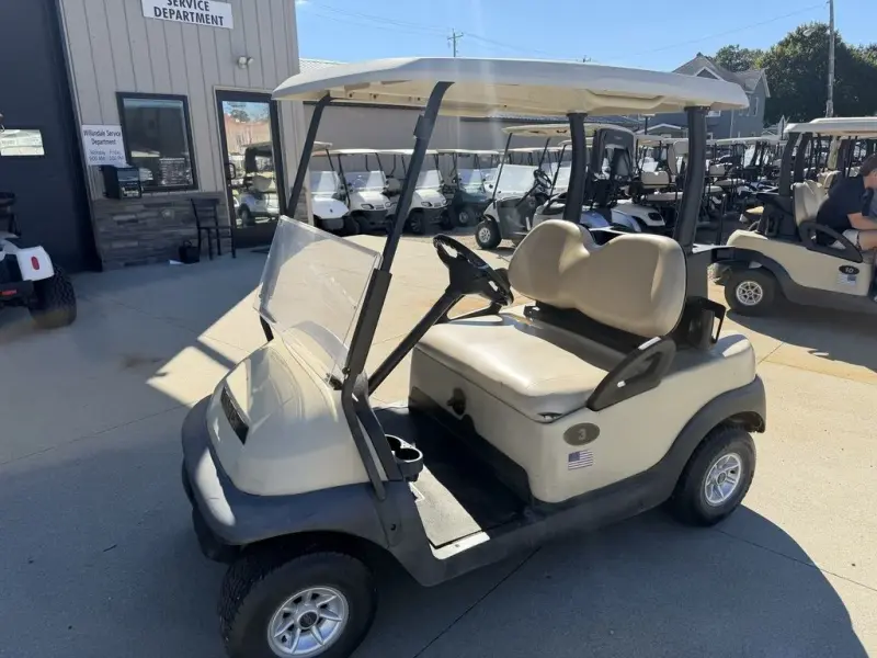 2004 Club Car Precedent photo 1