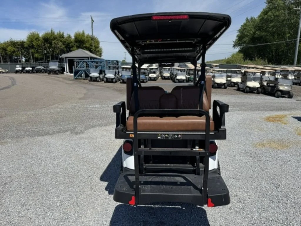 2026 E-Z-GO RXV ELiTE Lithium thumb 3