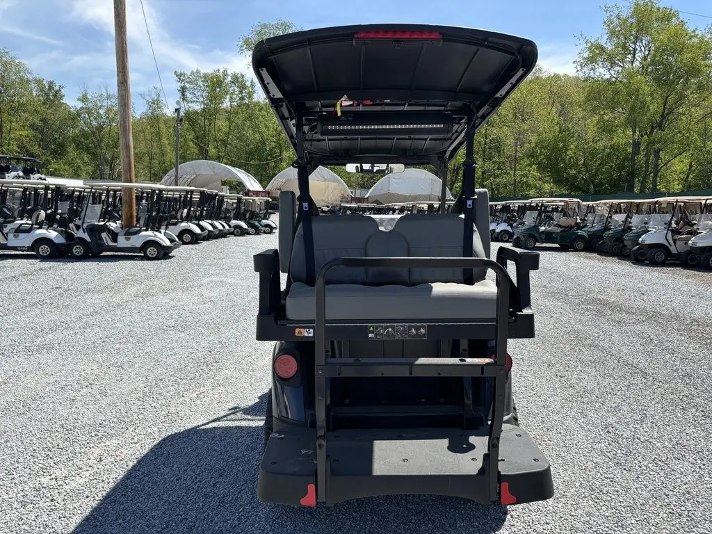 2026 E-Z-GO RXV ELiTE Lithium thumb 4