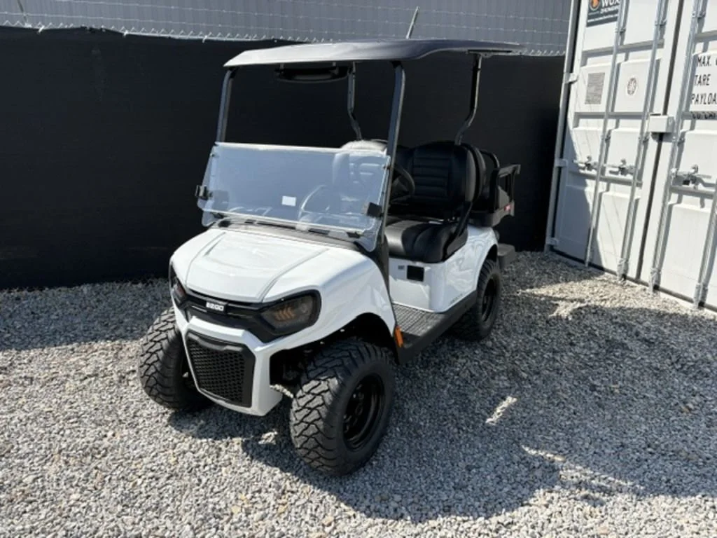 2027 E-Z-GO Liberty photo 1