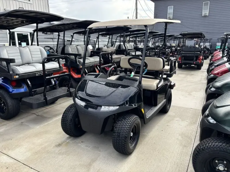 2025 E-Z-GO Valor photo 1