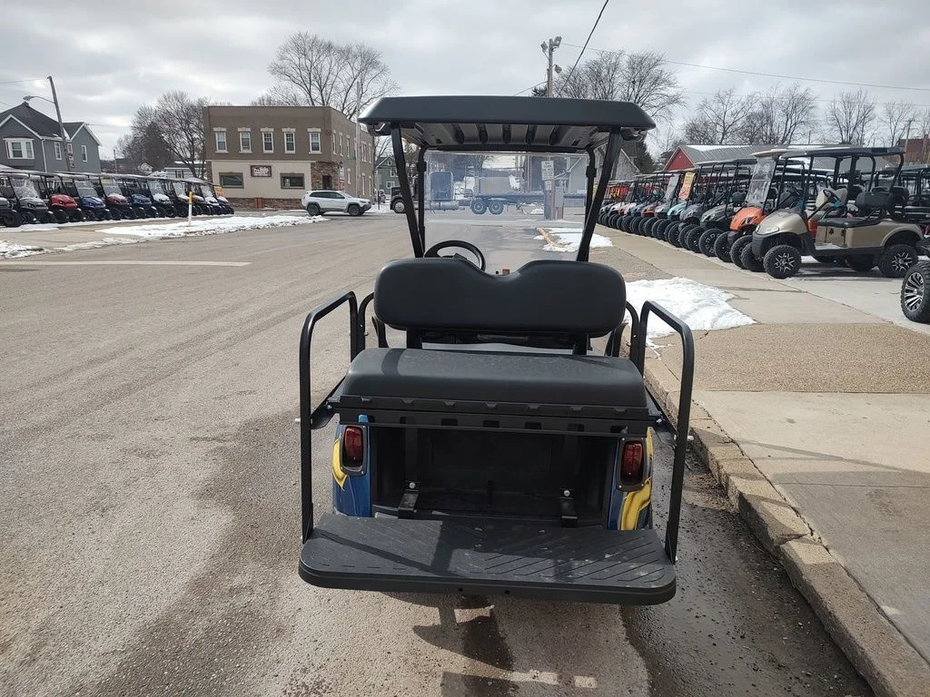 2018 E-Z-GO RXV thumb 4