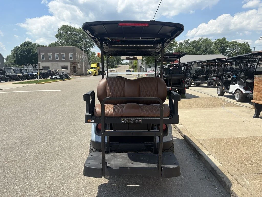 2026 E-Z-GO Express thumb 2