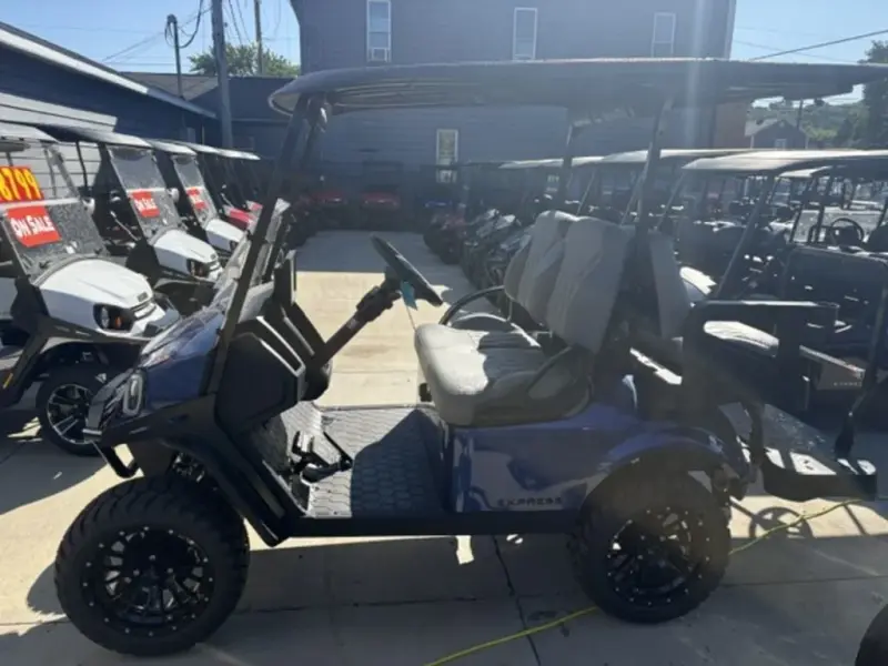 2027 E-Z-GO Express thumb 2