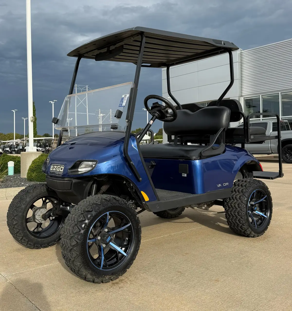 2022 E-Z-GO Valor thumb 2