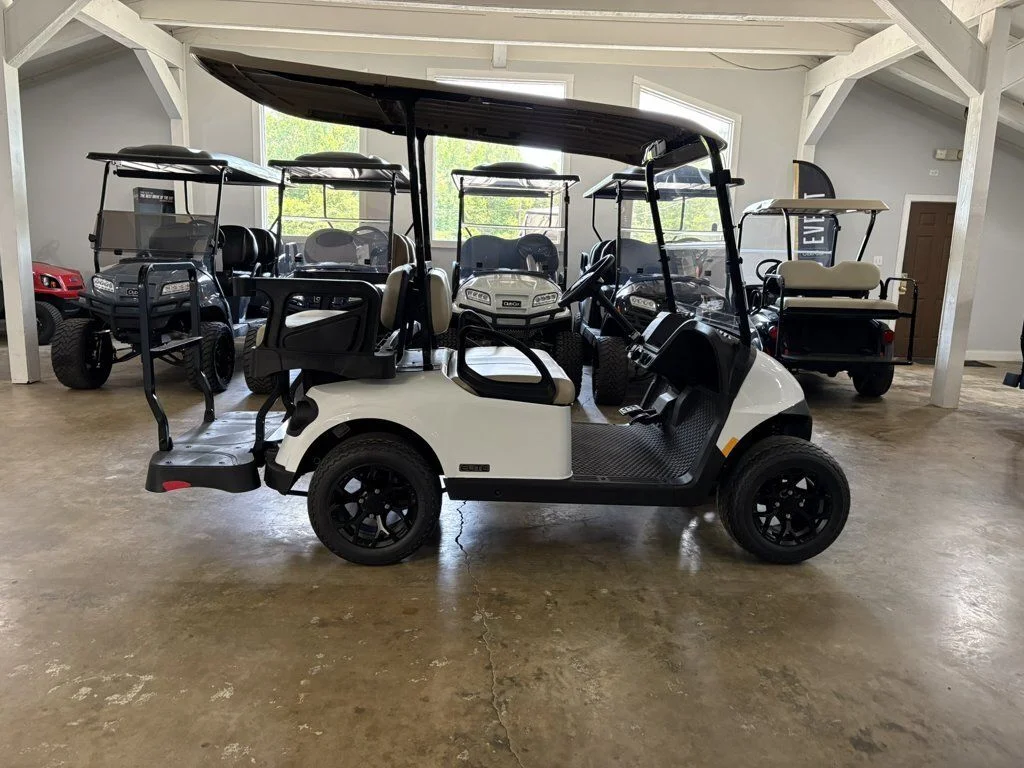 2026 E-Z-GO RXV ELiTE Lithium thumb 2