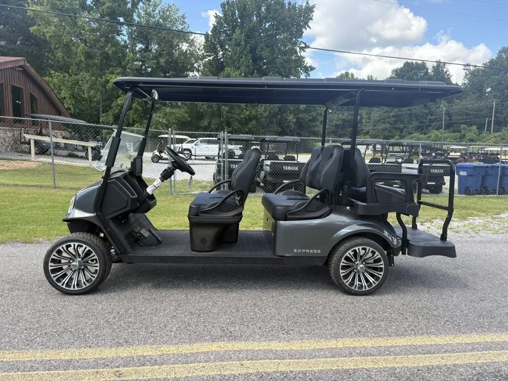2026 E-Z-GO Express thumb 2