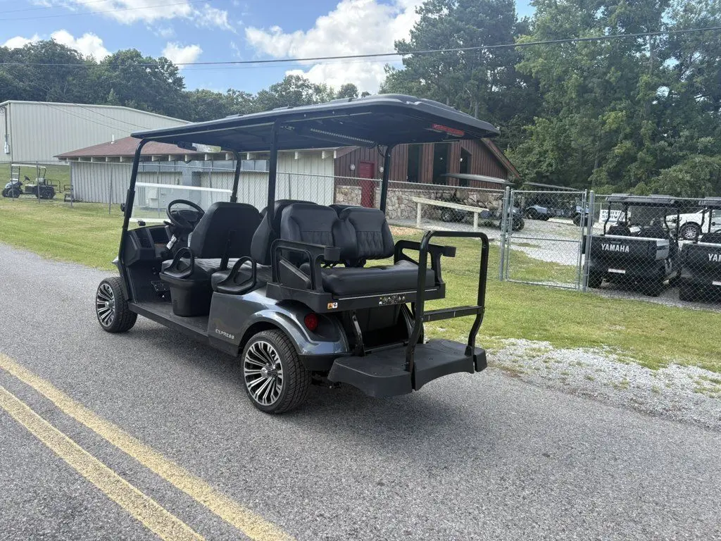 2026 E-Z-GO Express thumb 3