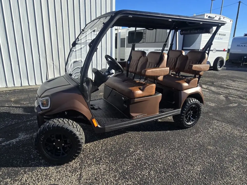 2027 E-Z-GO Liberty photo 1