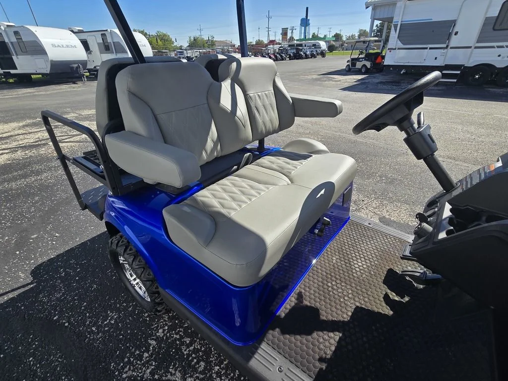 2027 E-Z-GO RXV 2 Valor S 13.5 Gas Inferno Red thumb 4
