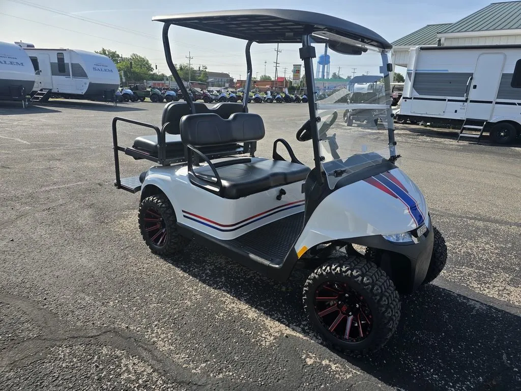 2027 E-Z-GO RXV 4 Valor S + 13.5 Gas Bright White thumb 3