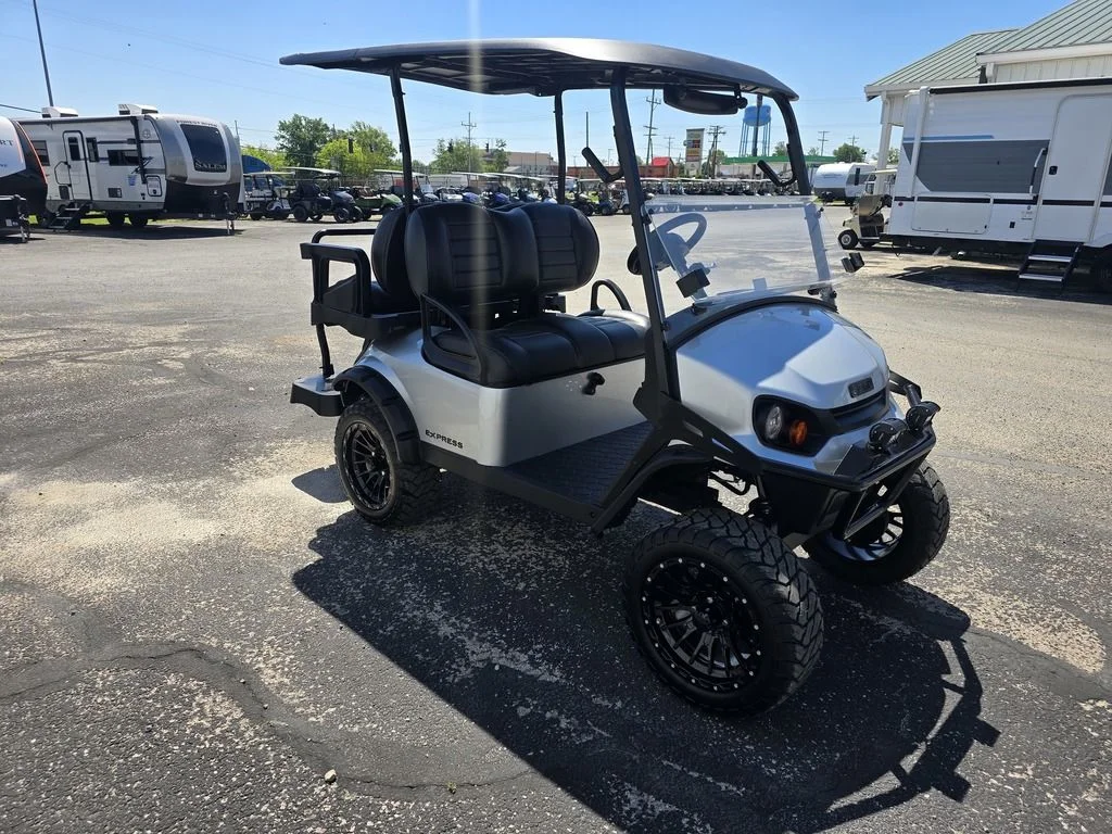 2026 E-Z-GO Express thumb 4