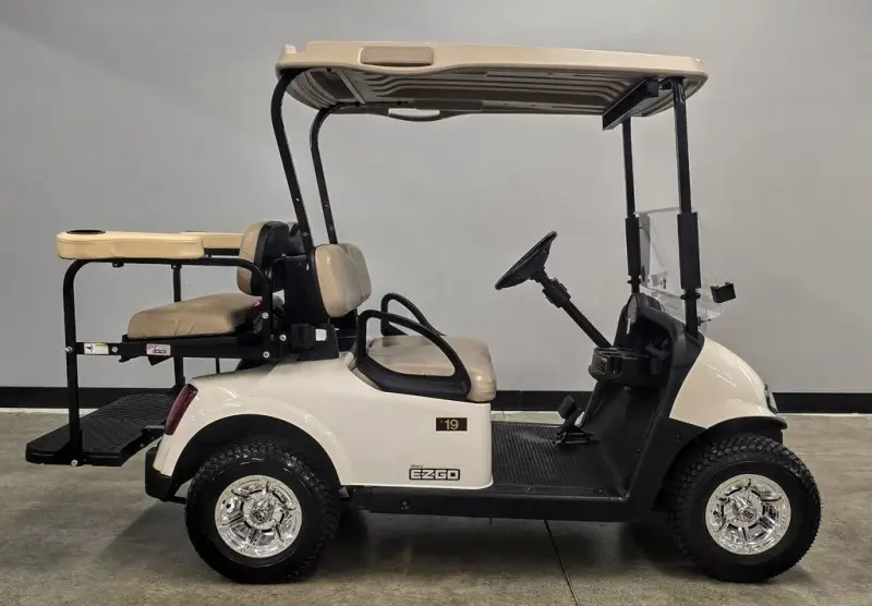 2017 E-Z-GO RXV photo 1