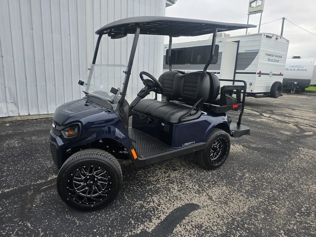 2027 E-Z-GO Liberty photo 1