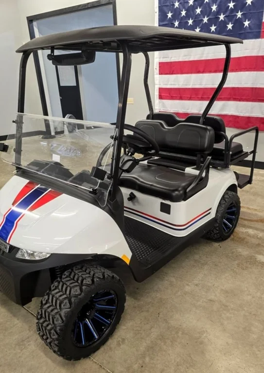 2027 E-Z-GO RXV 2 Valor S + 13.5 Gas Bright White thumb 3