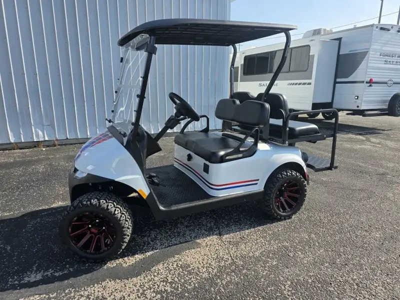 2027 E-Z-GO RXV 4 Valor S + 13.5 Gas Bright White thumb 1