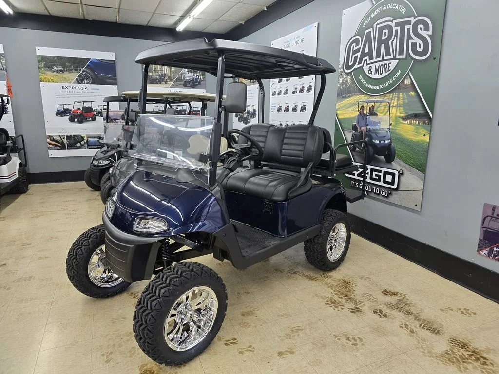 2021 E-Z-GO RXV photo 1