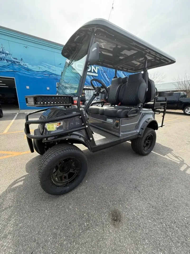 2025 Epic Carts E40L Lithium photo 1