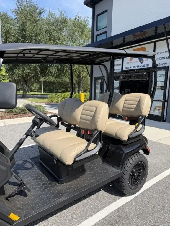 2024 E-Z-GO Liberty thumb 2