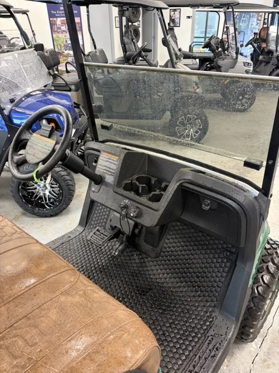 2026 E-Z-GO RXV ELiTE Lithium thumb 4