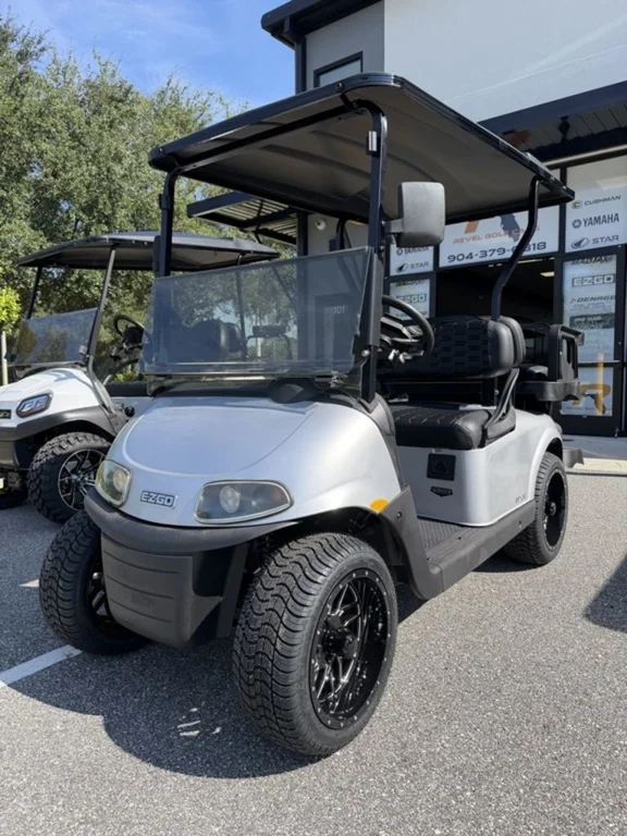 2022 E-Z-GO RXV photo 1