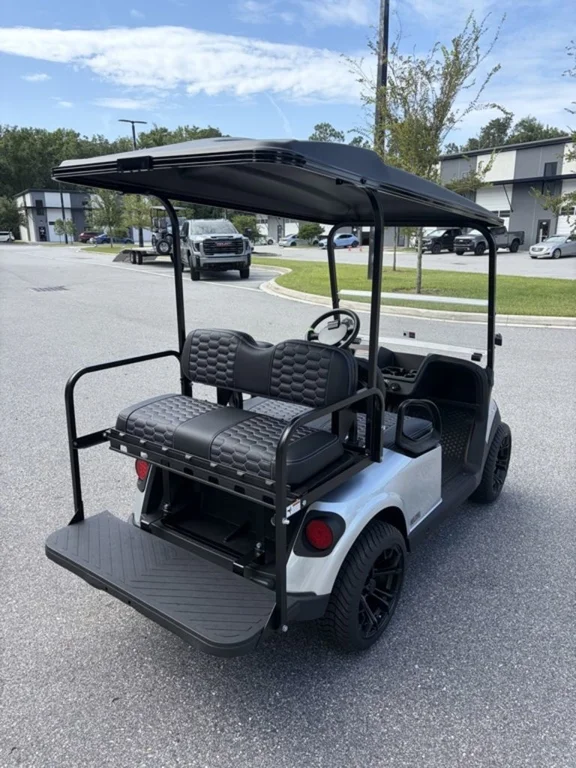 2026 E-Z-GO RXV ELiTE Lithium thumb 2