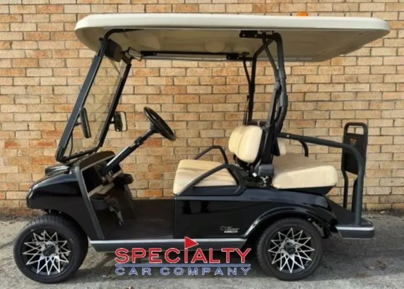 2018 Club Car Villager photo 1