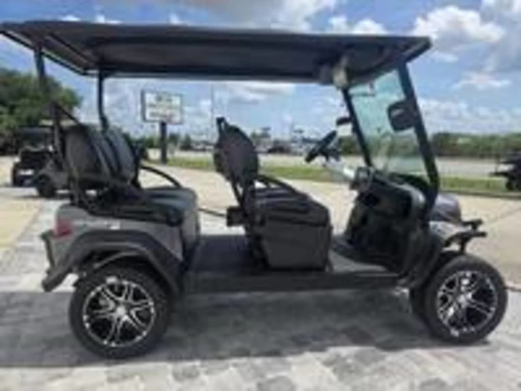 2027 Club Car Onward 4 Passenger thumb 3