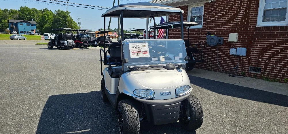 2021 E-Z-GO RXV thumb 3
