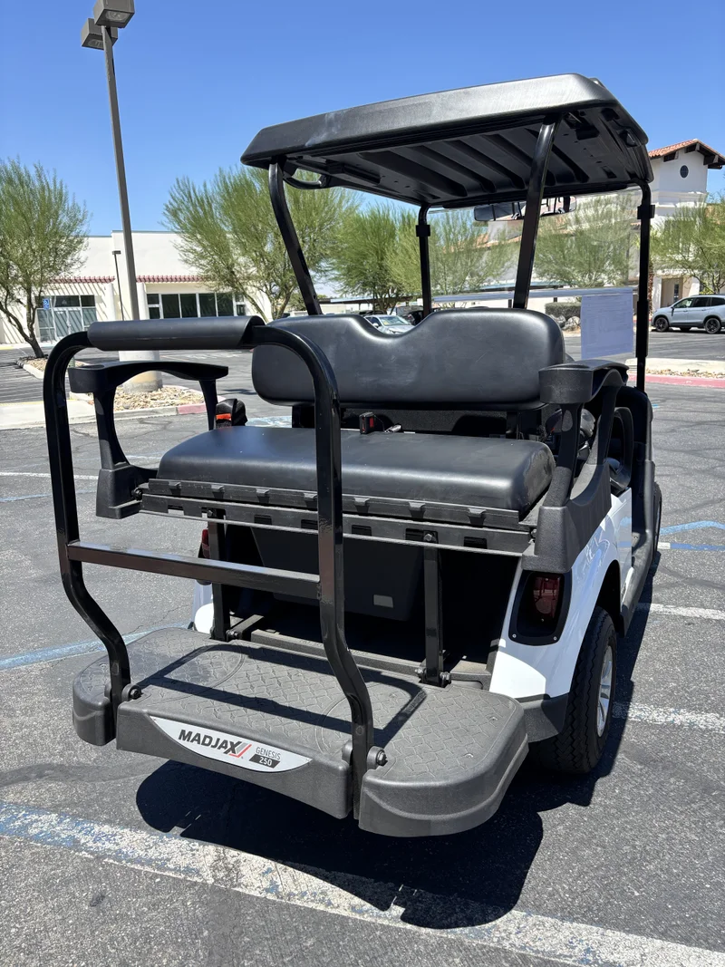 2021 E-Z-GO RXV ELiTE Lithium thumb 4