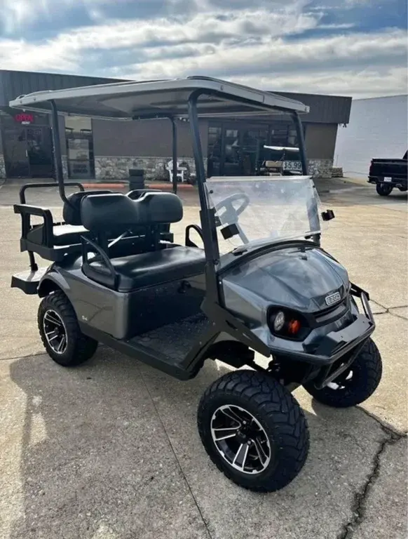 2022 E-Z-GO Express photo 1