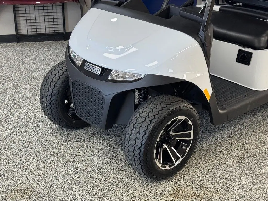 2026 E-Z-GO RXV ELiTE Lithium thumb 2