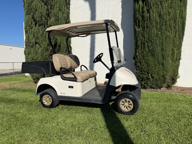 2023 E-Z-GO RXV ELiTE Lithium thumb 2