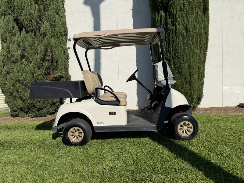 2023 E-Z-GO RXV ELiTE Lithium thumb 1