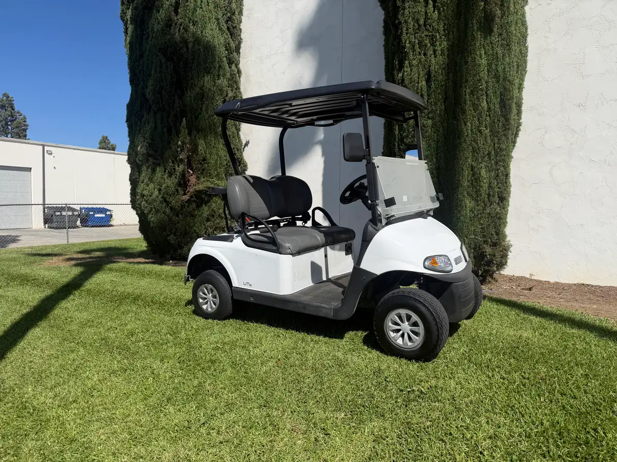 2022 E-Z-GO Freedom ELiTE Lithium thumb 2