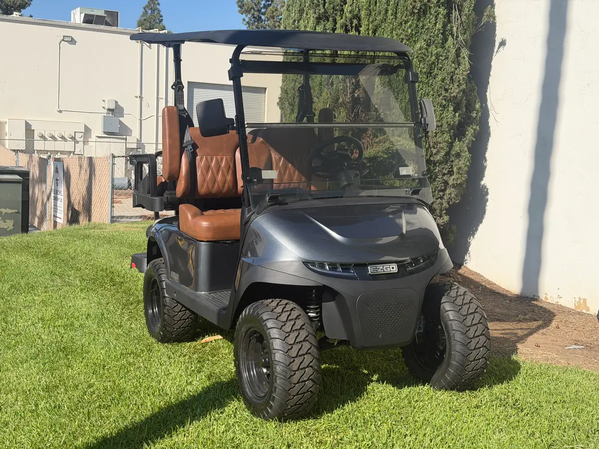 2026 E-Z-GO RXV ELiTE Lithium thumb 3