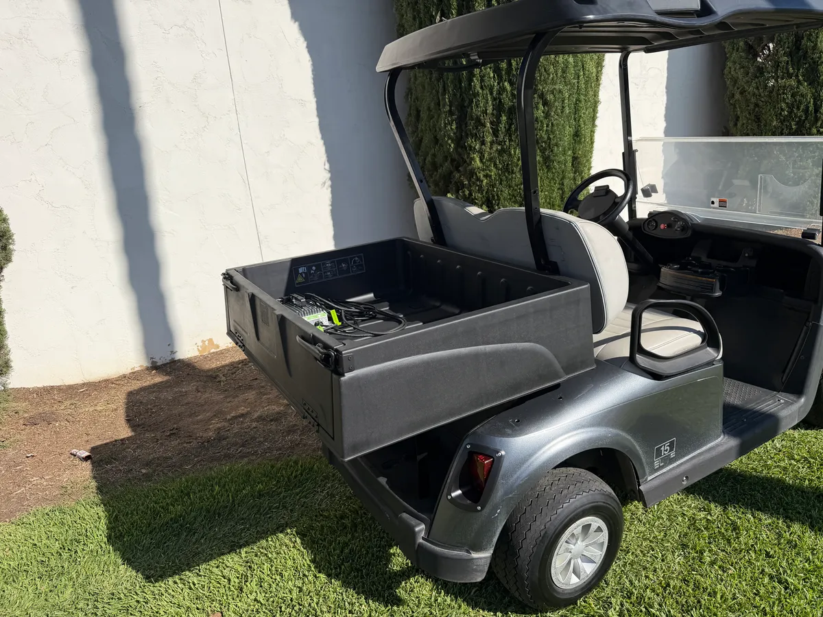 2023 E-Z-GO RXV ELiTE Lithium thumb 3