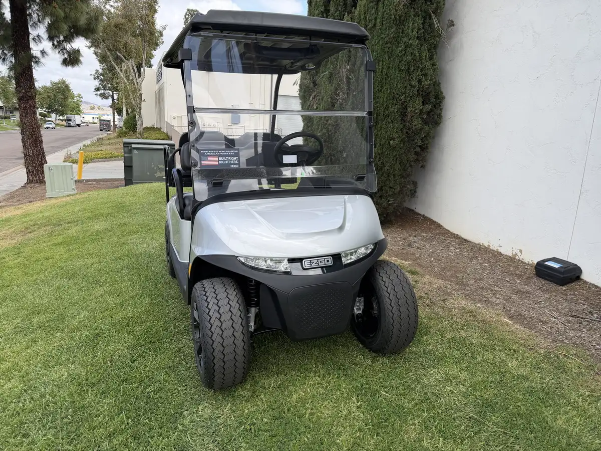 2026 E-Z-GO RXV 4 Valor S 48V Platinum thumb 3
