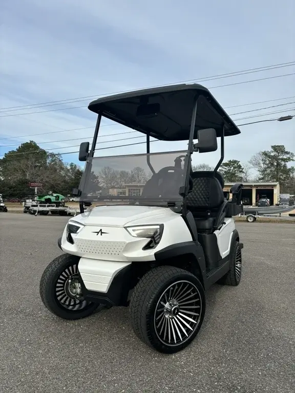 2023 Atlas 4 Passenger photo 1