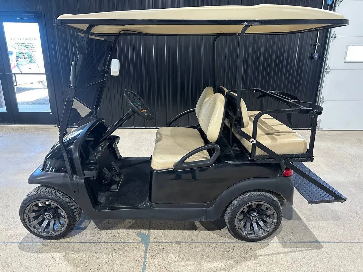 2011 Club Car Precedent photo 1