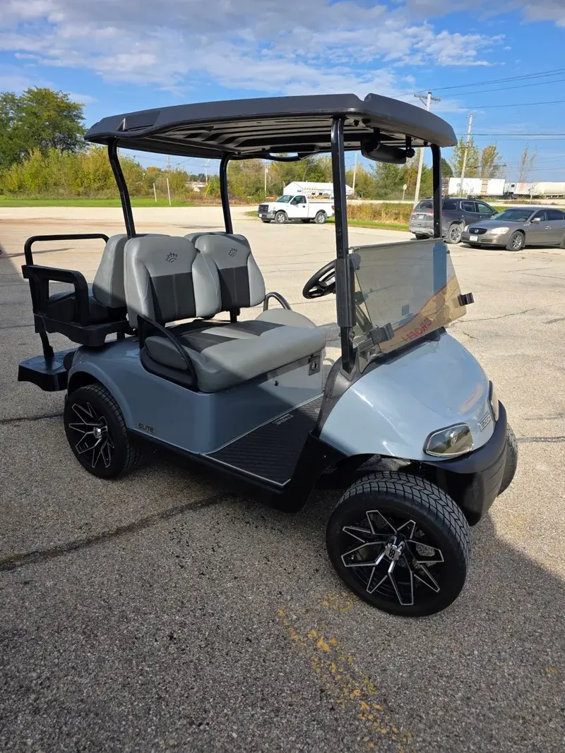 2023 E-Z-GO Freedom thumb 2