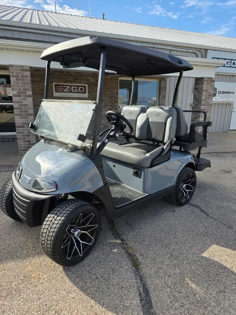 2023 E-Z-GO Freedom photo 1