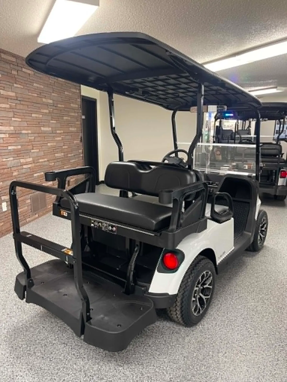 2027 E-Z-GO RXV 4 Valor S+ 13.5-hp Gas thumb 3