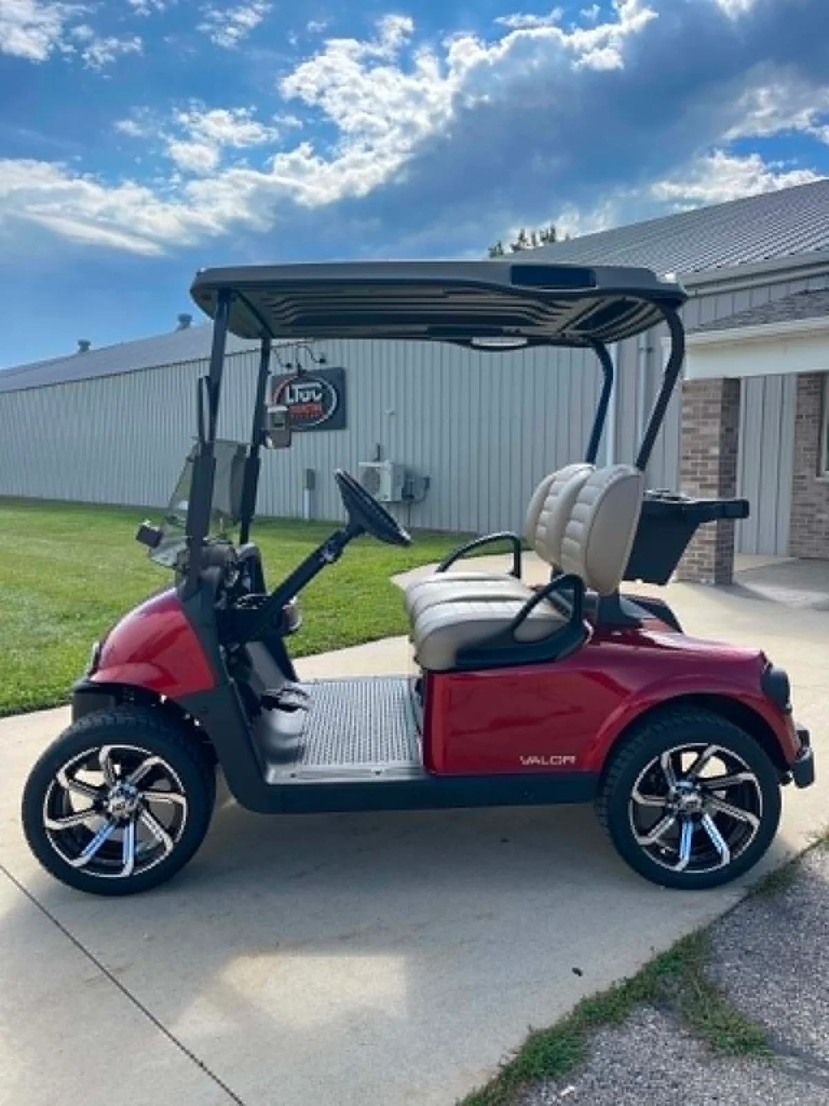 2023 E-Z-GO Valor thumb 2