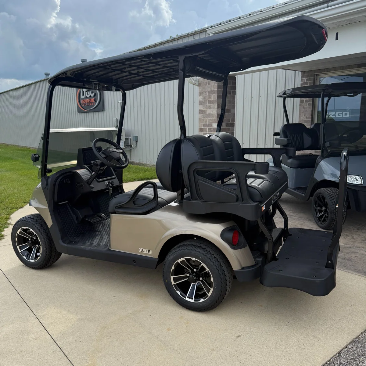 2026 E-Z-GO RXV 4 Touring ST ELiTE Lithium thumb 3