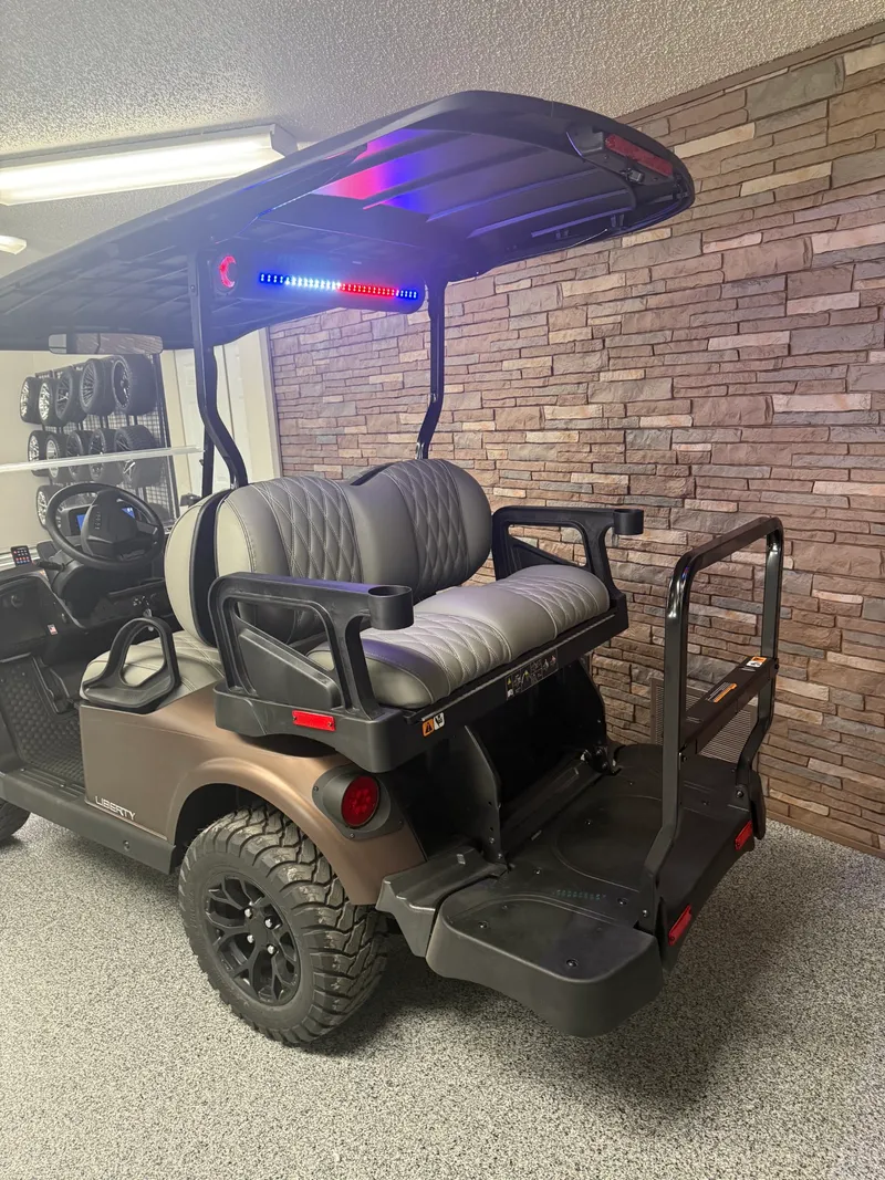 2027 E-Z-GO Liberty thumb 2