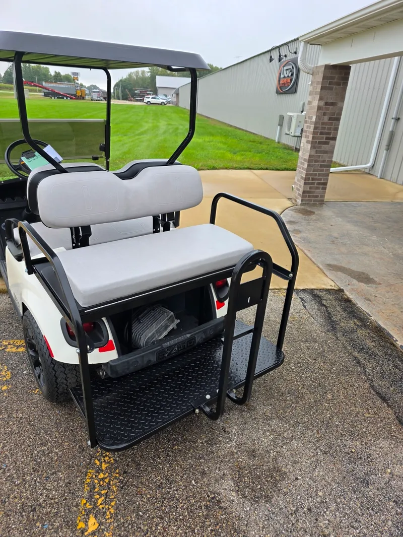 2015 E-Z-GO Freedom thumb 4